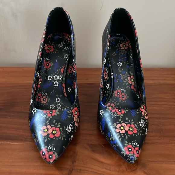 Nine West floral pointy pumps 9 - Picture 2 of 10